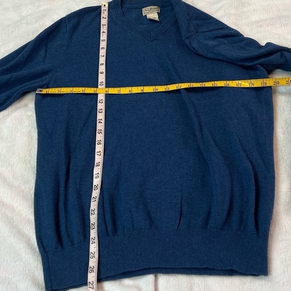 L.L. Bean Men’s V Neck Cashmere Cotton Long Sleeve Sweater Blue Medium Knit - Picture 6 of 6